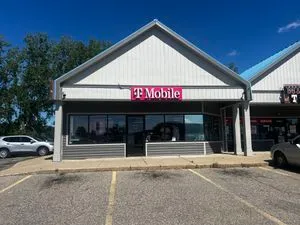 T-Mobile Nthrn Dr NE & Plainfield Av NE