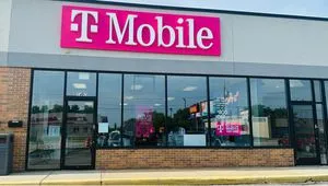 T-Mobile Green Bay Plaza