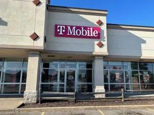 T-Mobile Layton Ave & W Forest Home Ave