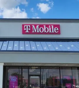 T-Mobile Greensburg Commons