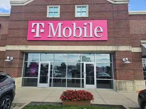 T-Mobile N Emerson Ave & Emerson Pointe