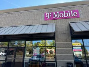 T-Mobile Burnside & Eastman Parkway