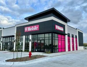 T-Mobile E 1st St & SE Grimes Blvd