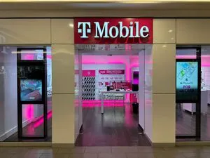 T-Mobile San Patricio Plaza