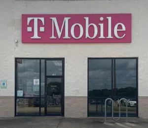 T-Mobile W Main St & Pleasure Land Rd
