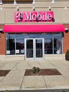 T-Mobile Russell St Plaza