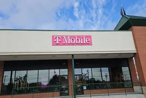 T-Mobile Hamden Plaza