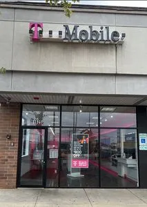 T-Mobile Irving Park & N Barrington