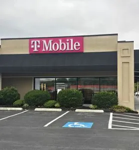 T-Mobile Paxton St & Mall Rd