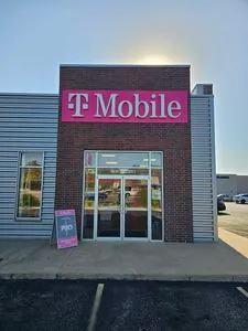 T-Mobile Hwy 65 & Sisco Ave