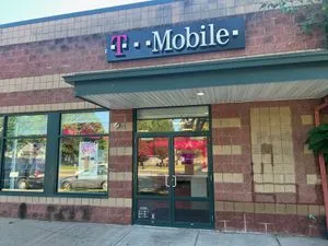 T-Mobile Main St & Pavilion St