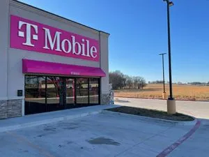 T-Mobile Mississippi Ave & W Cedar St