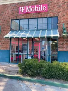 T-Mobile B St & Watkins St