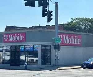 T-Mobile Fulton & Cathedral