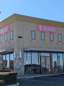 T-Mobile Bear Valley Rd & Hesperia