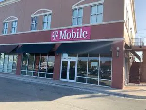 T-Mobile W 16th Ave & W 37th St