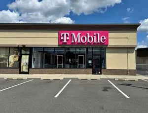 T-Mobile Hicksville Plaza