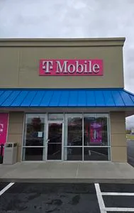 T-Mobile IL 143 & Cherry Ln