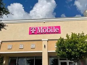 T-Mobile Hwy 441 & Hollywood Blvd