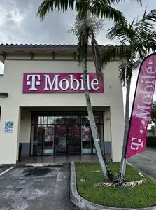 T-Mobile S Dixie Hwy & Florida Turnpike