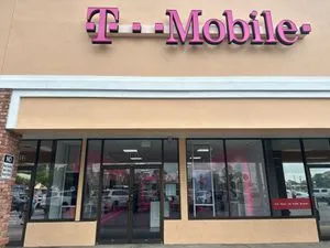 T-Mobile S Suncoast Blvd & W Halls River Rd