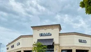 T-Mobile Pearland Pkwy and Beltway 8