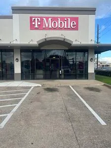 T-Mobile The Shops at Royal Oaks