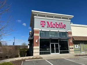 T-Mobile The Shops at Highland Commons