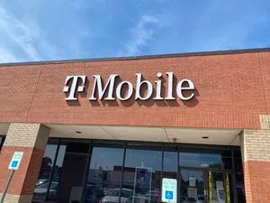 T-Mobile The Commons at Deerbrook