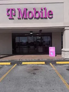 T-Mobile N Central Ave & W Mullins St