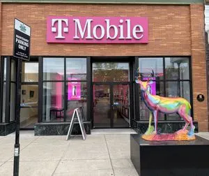 T-Mobile 3rd Ave & Pullman Square