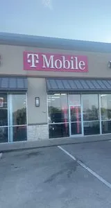 T-Mobile Interstate 45 S & 19th St