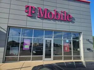 T-Mobile E 17th Ave & Super Plz
