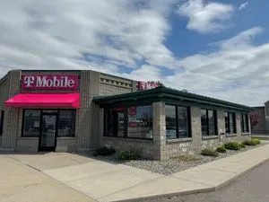 T-Mobile S Cedar St & E Borland Rd