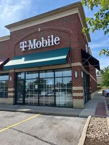 T-Mobile Rockside Rd & Plaza Dr
