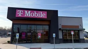 T-Mobile 82nd & Statesmen