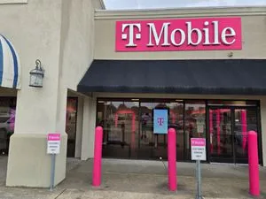 T-Mobile US 82 & Faisonia Ave