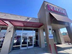T-Mobile La Cienega & Centinela