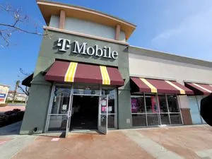 T-Mobile W Century Blvd & Club Dr