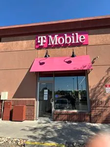 T-Mobile E Cedar Ave & Crystal St