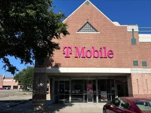 T-Mobile Macarthur & Kinwest Pkwy