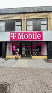 T-Mobile 82nd & Roosevelt