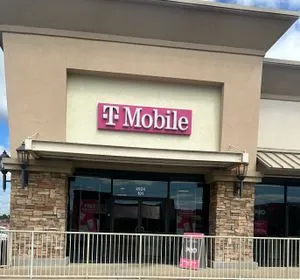 T-Mobile E Frontage Rd & Old Square Rd