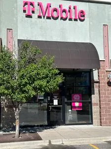 T-Mobile S Peoria St & E Dartmouth Ave