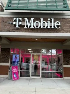 T-Mobile Roosevelt Blvd & 120th St