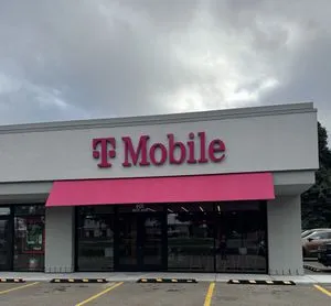 T-Mobile Fairmount & Hickories