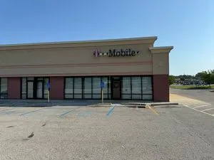 T-Mobile W Florissant & Lucas-Hunt