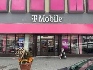T-Mobile Kennedy Blvd & Journal Square
