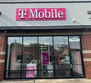 T-Mobile E New York St & N Ohio St