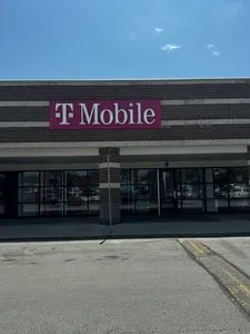T-Mobile Creekwood Commons